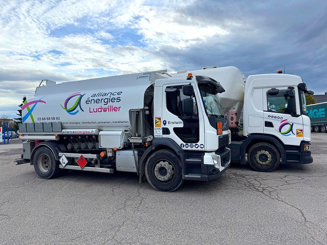 Camions de distribution de fioul et de pellets de la société Ludwiller Alliance Énergies