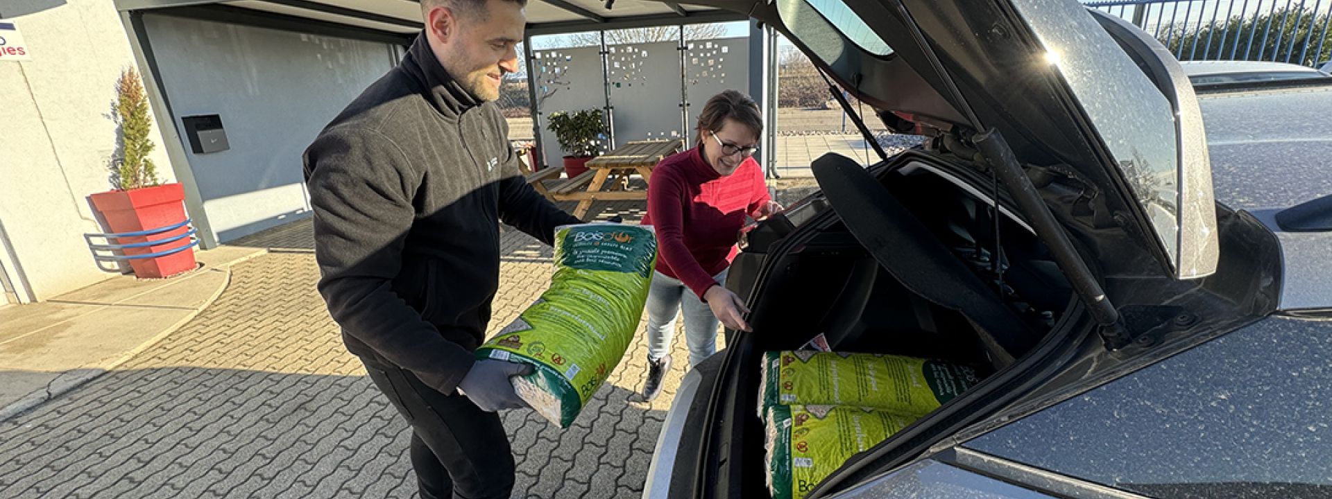 Chargement de pellets de bois chez Ludwiller Alliance Énergies